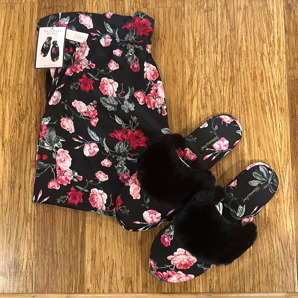 NWT- Victoria’s Secret slippers